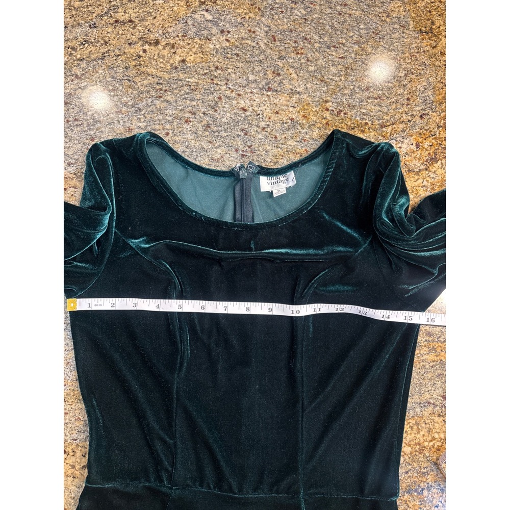 Unique Vintage Emerald Green Velvet Midi Dress 3/4 Sleeve Scoop Neck Size M 6-8 - Picture 3 of 9